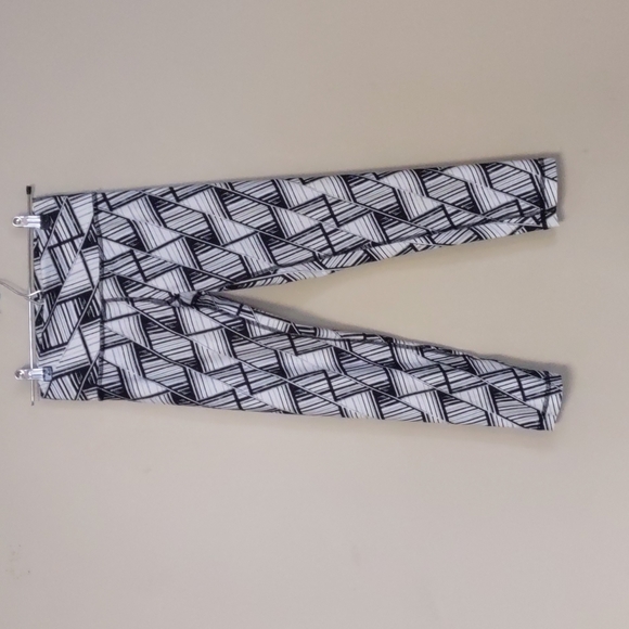 Style Reform Black White Crop Leggings Medium - Picture 3 of 7